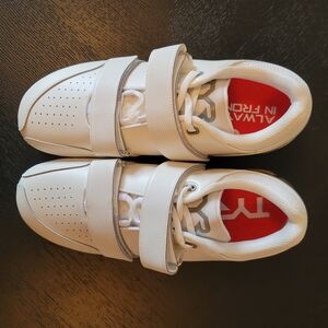 TYR White/Gum Elite Carbon Lifters